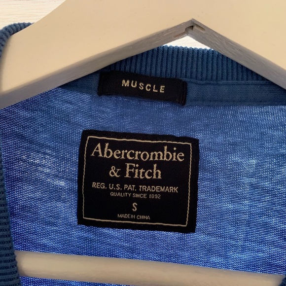 Abercrombie & Fitch t shirt for men. Size Small. - Picture 2 of 3